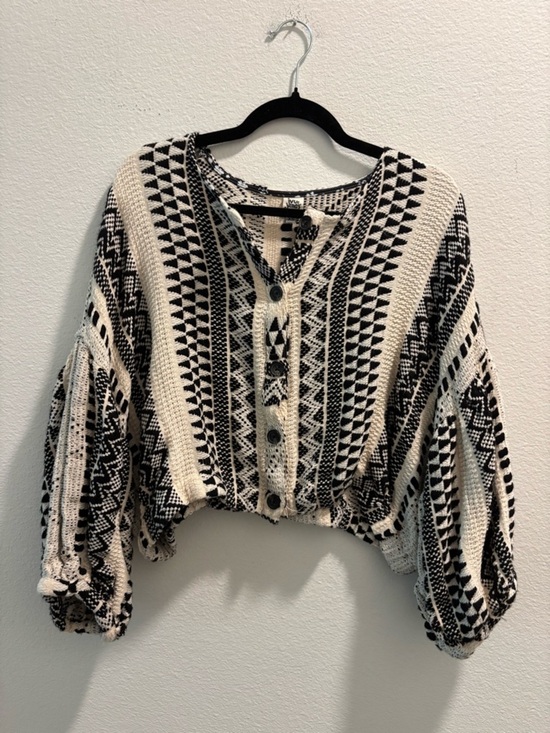 ivy jane Tops - Ivy Jane Cropped Knit Button-Front Top in Black & Cream, size XS